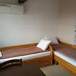 до 25 човека Hotel